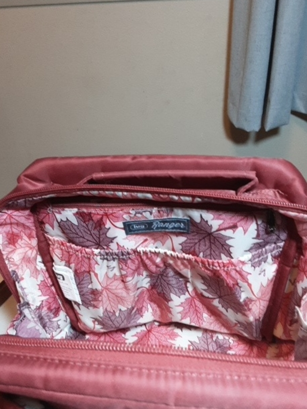 Lug Ranger2 Crossbody, Quilted, In Red - Picture 7 of 9
